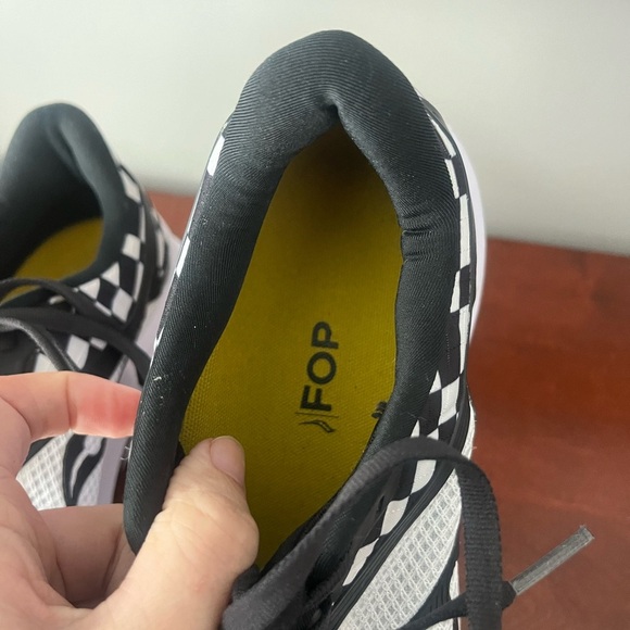 Barely worn women’s size 10 Saucony Axon running shoes - Picture 8 of 10